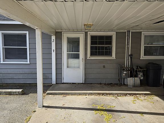 2nd image of 901 Butternut Dr #2