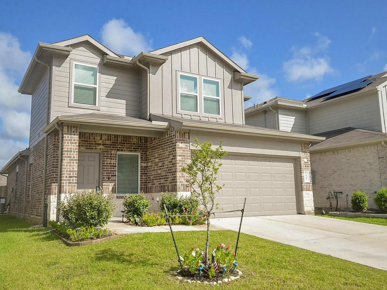 3 bed, 2.5 bath, 1868 sqft, $2,300 — Photo 1