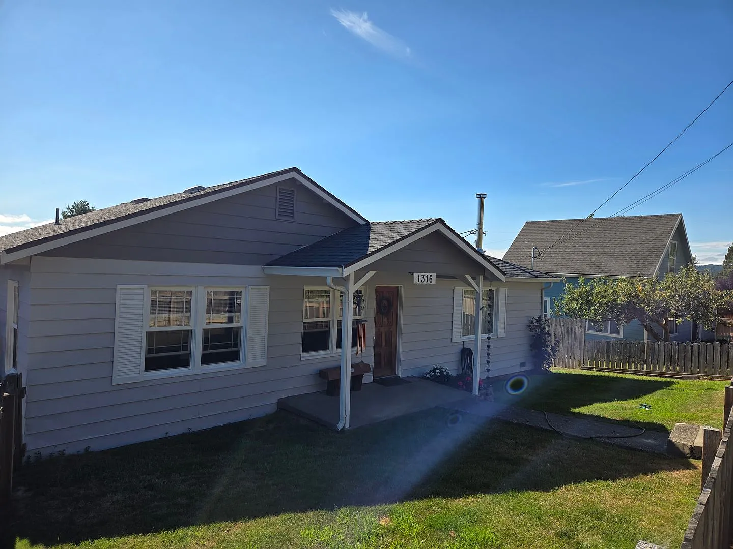 3BD/2BA Fortuna home with over 850 SqFt of garage space! — Photo 3