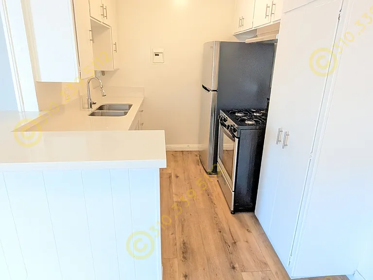 1517 Beloit Ave #8 — Photo 9