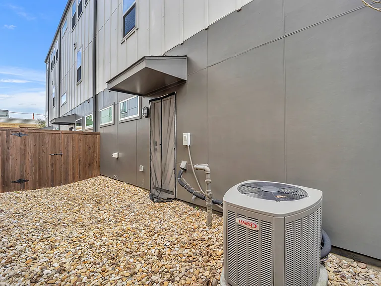 2314 N Carroll Ave #103 — Photo 22