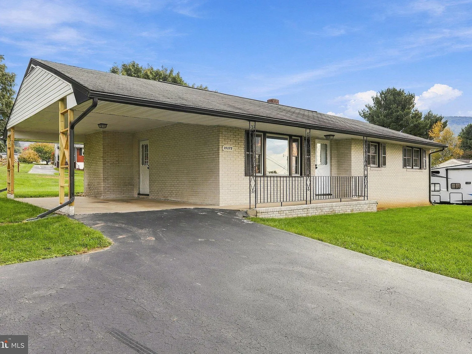 3 bed, 1.5 bath, 1551 sqft, $1,950 — Photo 2