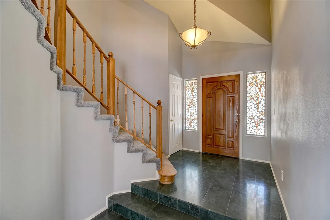 4 bed, 3.0 bath, 2034 sqft, $2,500 — Photo 2