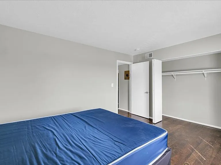 8 Ross — Photo 45