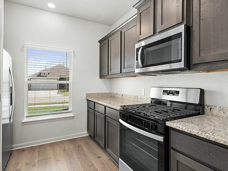 1529 Harvester Dr — Photo 5