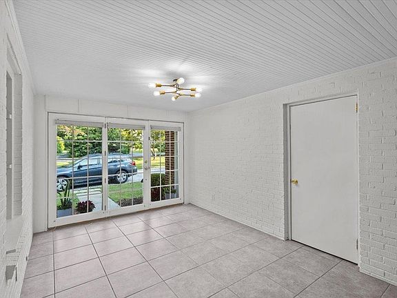 2nd image of 203 Yorkshire Dr