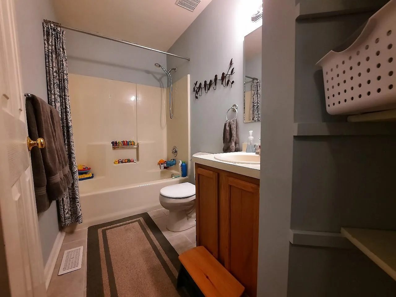 140 Village Dr — Photo 4
