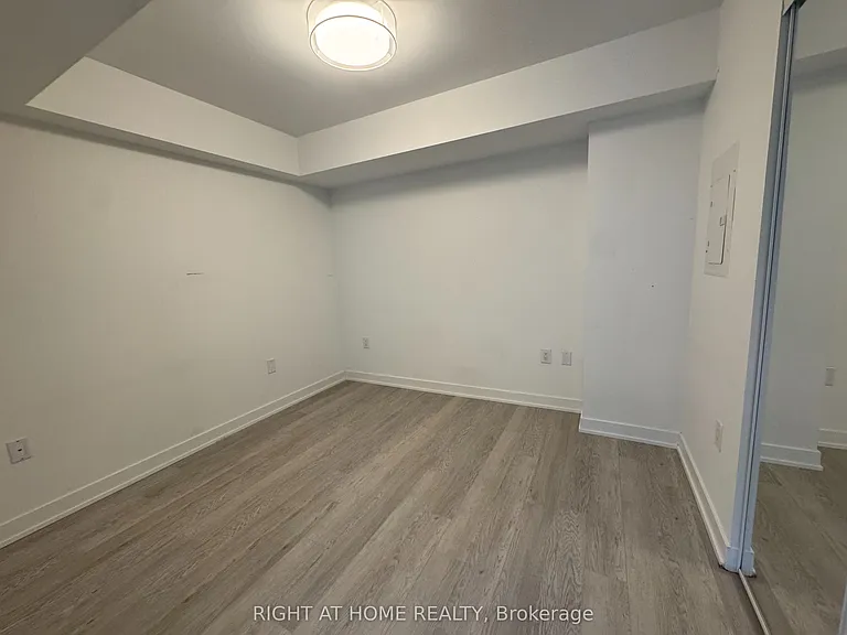 3 Strathgowan Ave #326 — Photo 11