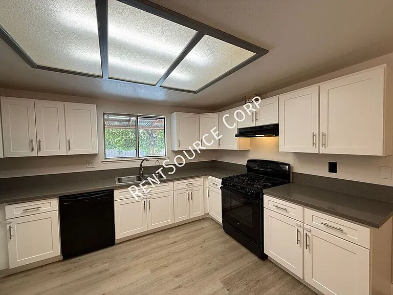 43837 David St — Photo 5