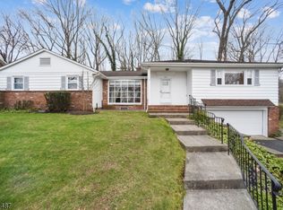1074 Sunny View Rd, Mountainside, NJ 07092