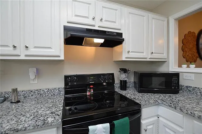 4410 Single Tree Ln — Photo 14