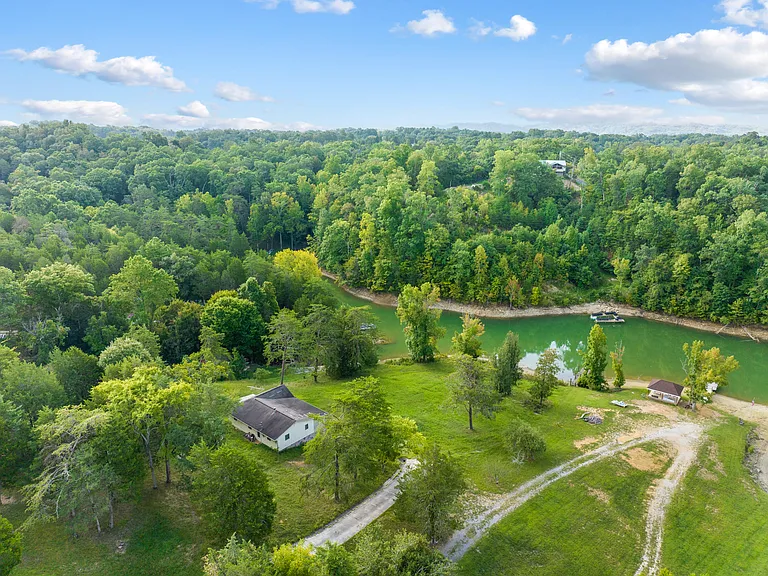 1303 Lake Front Dr — Photo 22