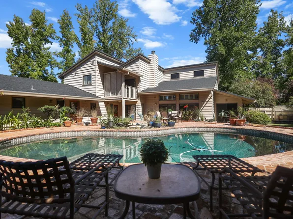 503 River Oaks Dr, Redding, CA 96001