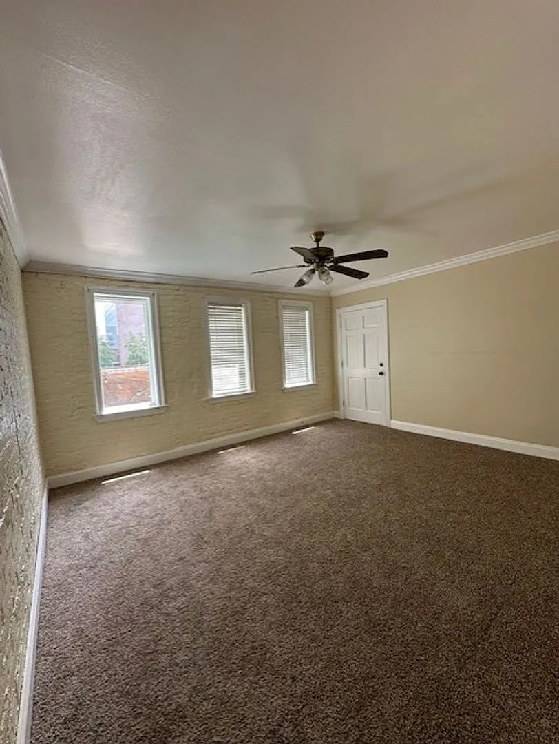 1BR 1BA 3rd Street Downtown — Photo 3