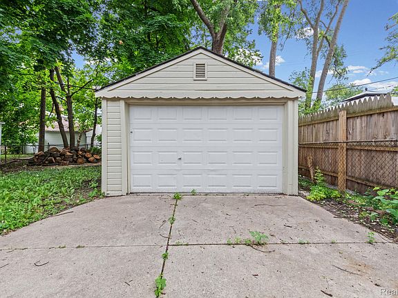 5th image of 17400 Huntington Rd