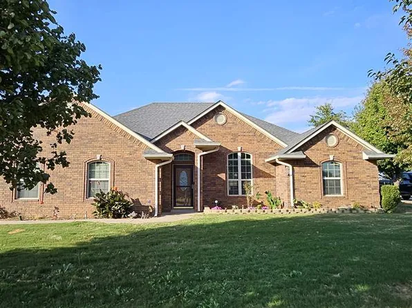 306 NE Uvon Ln, Elgin, OK 73538