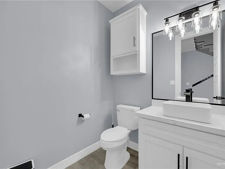 600 W Seminole Ave — Photo 16