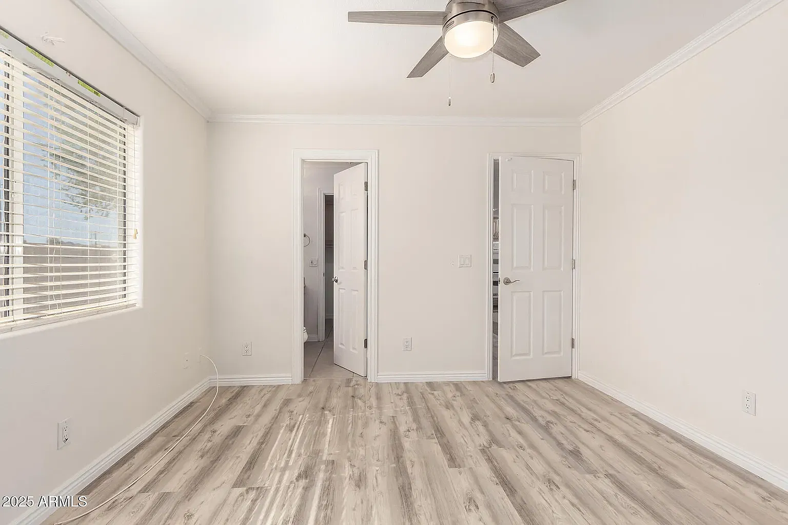 2819 W Louise Dr — Photo 4