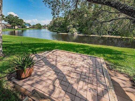 3rd image of 350 Waterford Cir E