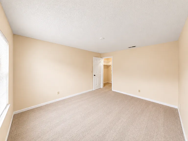 720 NE 30th Ave #H — Photo 8