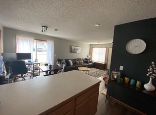 1343 Landsdown Ln, Waconia, MN 55387