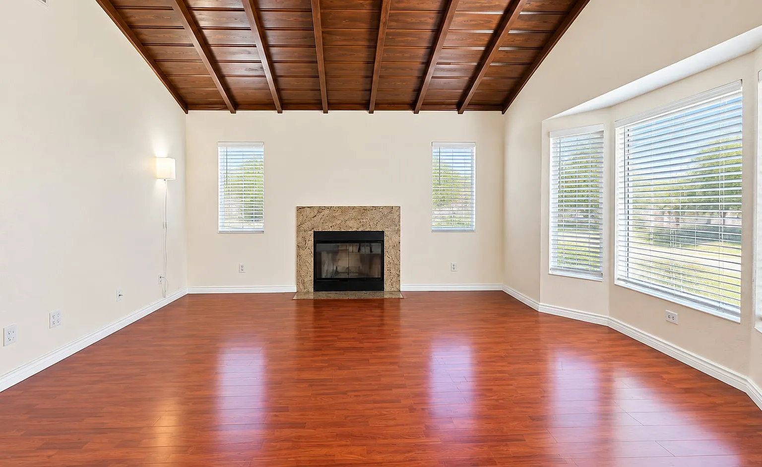 3 bed, 1850 sqft, $3,850 — Photo 2