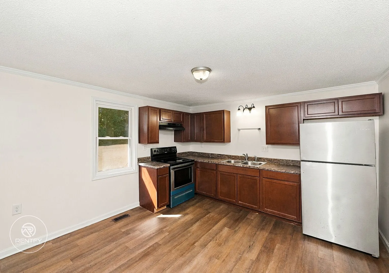 2106 E Greenbriar Rd Statesville, NC 28625 — Photo 2