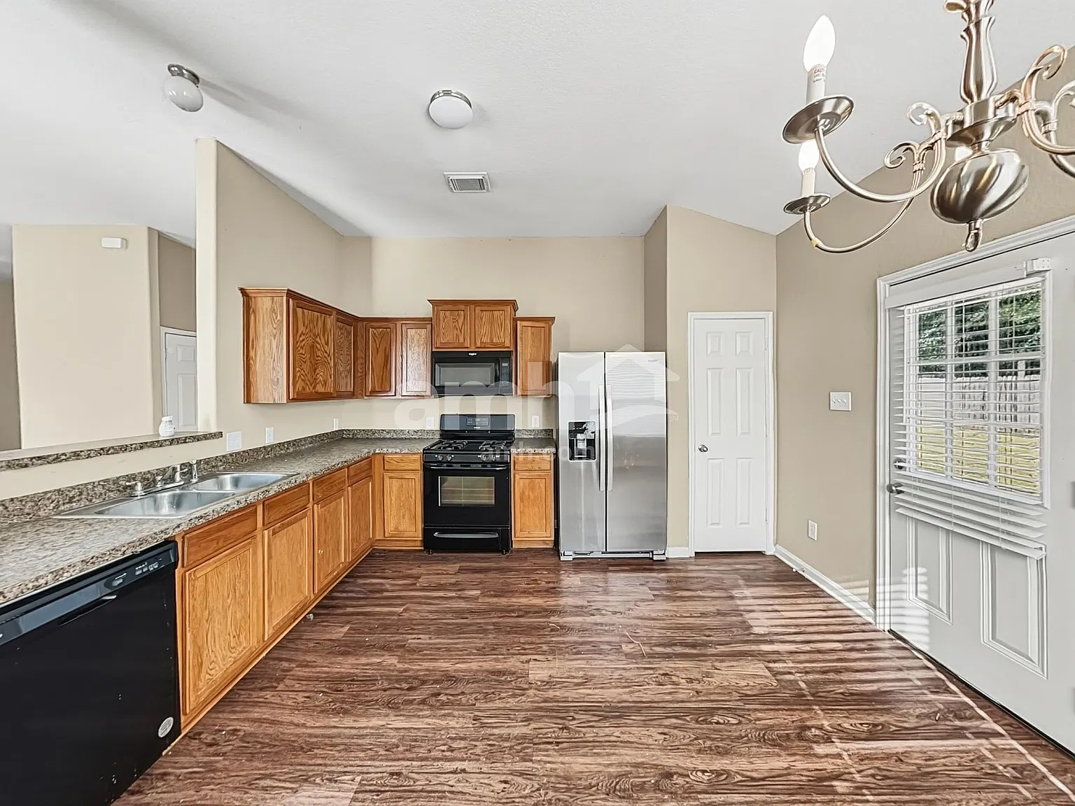 3 bed, 2.0 bath, 1457 sqft, $1,835 — Photo 3
