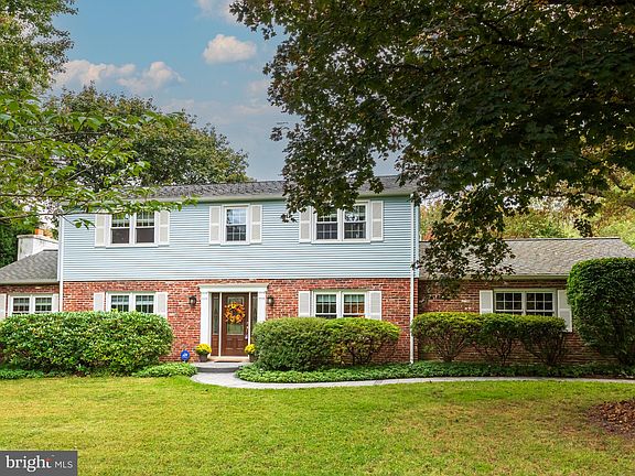 3rd image of 3 Woodmont Ln