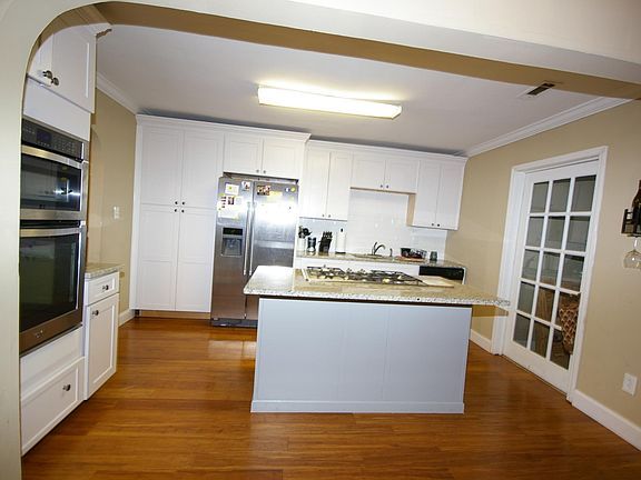 Kitchen with open floor plan to dinning