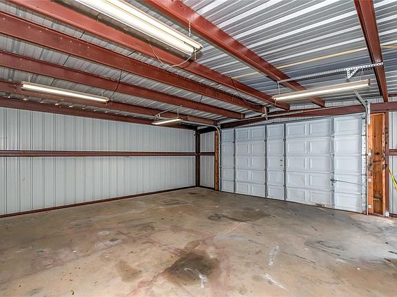 4th image of 204 S Dewey Ave