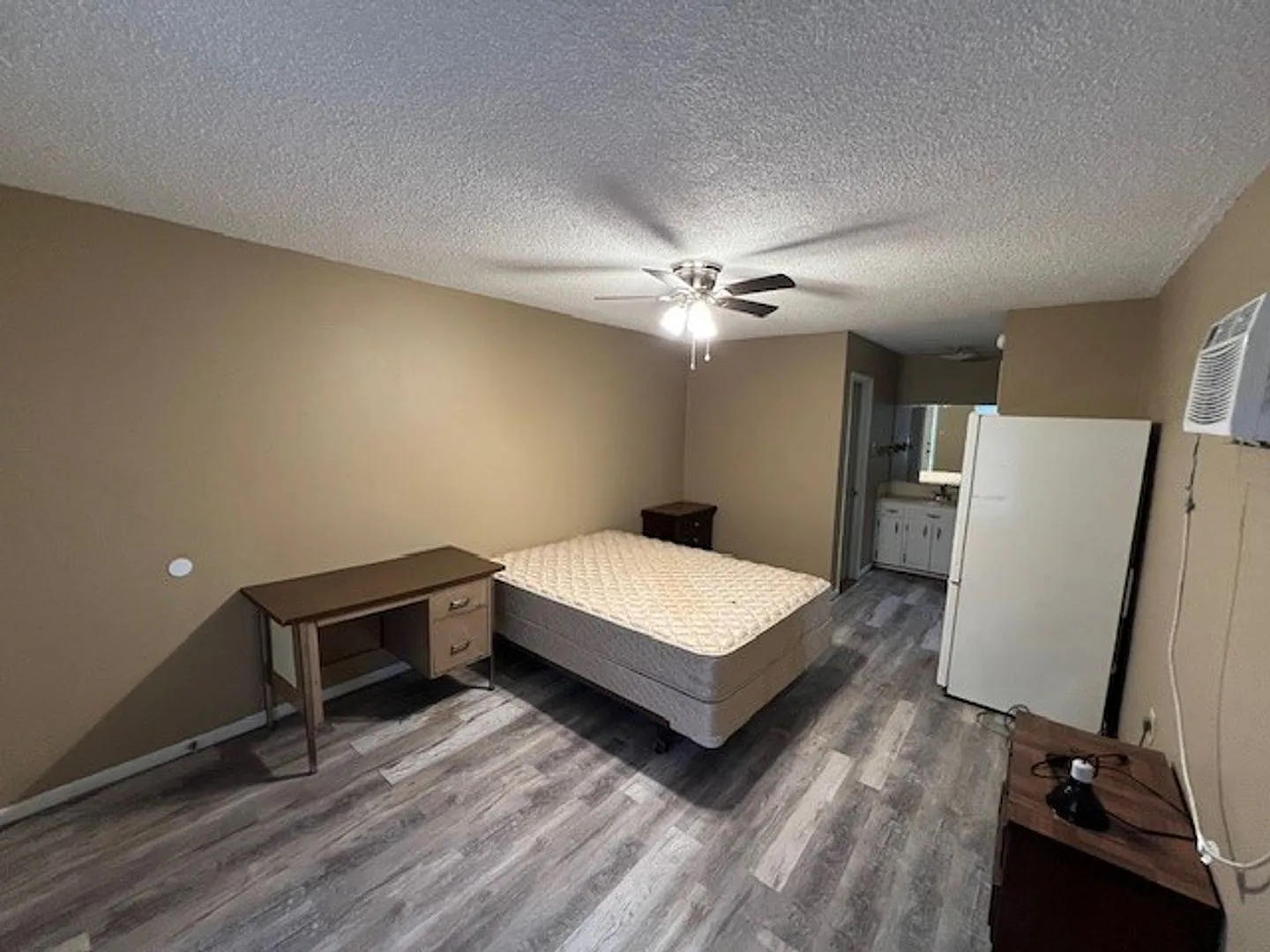 Cute Fully Furnished Efficiency Apartment Located in Sulphur — Photo 2