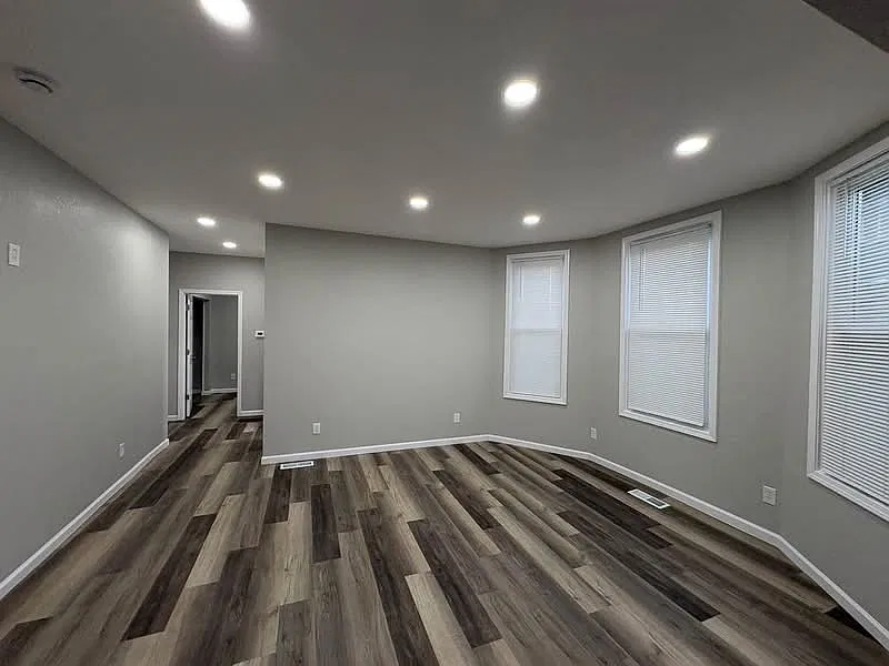 215 West 7th Street - A — Photo 2
