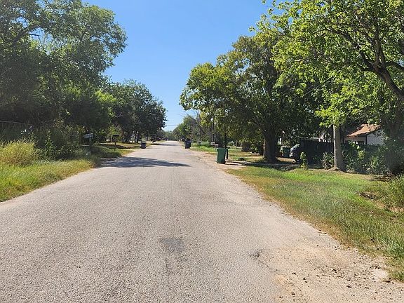 4th image of 810 Lucas Ave