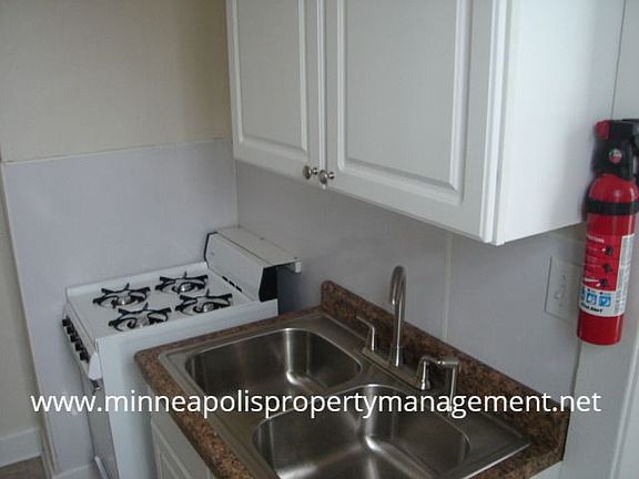 4th image of 317 Wilder St N
