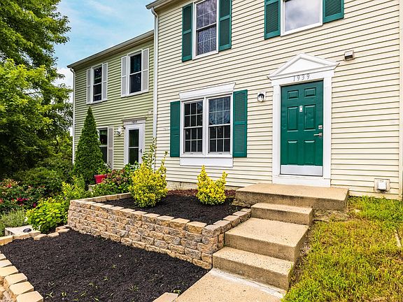 5th image of 1939 Pohick Creek Ct