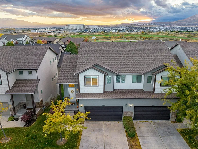 2657 N Elm Dr — Photo 45