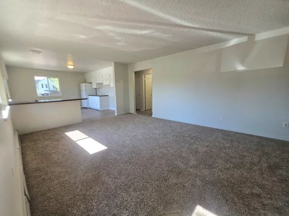 736 Elmhurst Pl APT 1, Pueblo, CO 81004