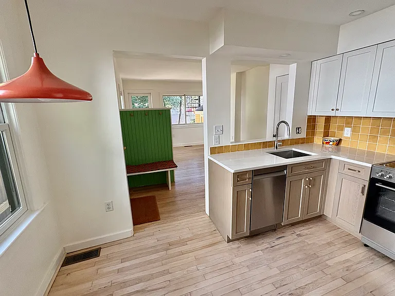 577 Franklin St #1L — Photo 3