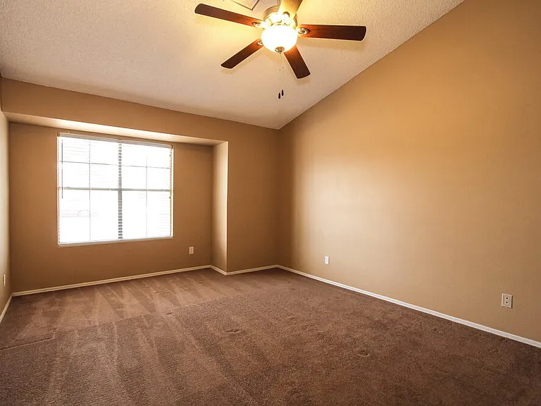 8003 W Larkspur Dr — Photo 6