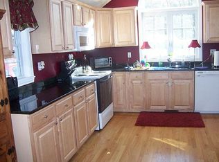 17 Chestnut St, North Reading, MA 01864