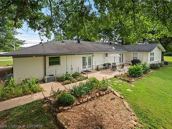 3rd image of 3114 Collum Ln W