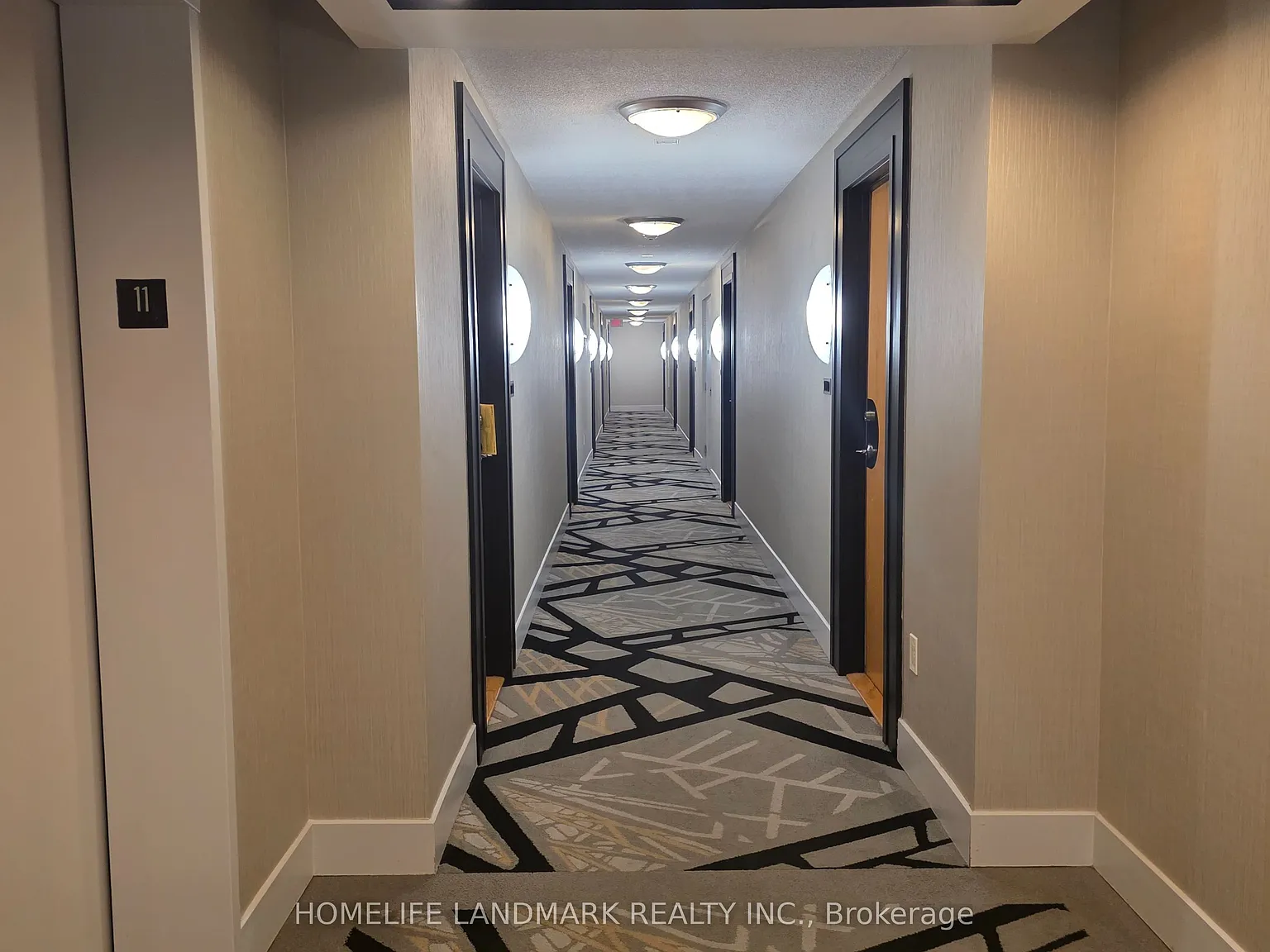 360 At The City Centre — Photo 4