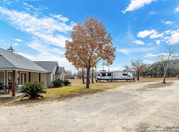 3rd image of 2211 COUNTY ROAD 770