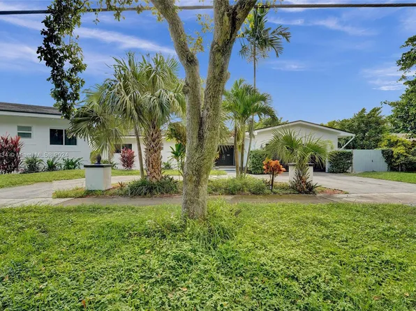 1840 NE 199th St, Miami, FL 33179