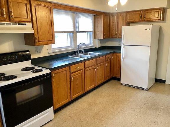 2nd image of 963 Broad St APT 1