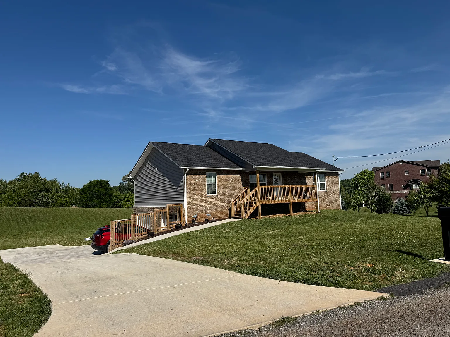 3 bed, 1600 sqft, $2,100 — Photo 1