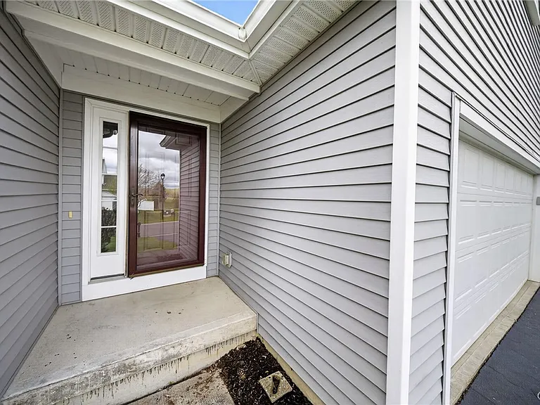 5472 Alfreton Dr — Photo 3