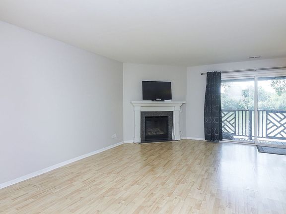 4th image of 1782 Gloucester Ct APT C