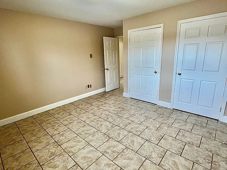 186 E Main St — Photo 18
